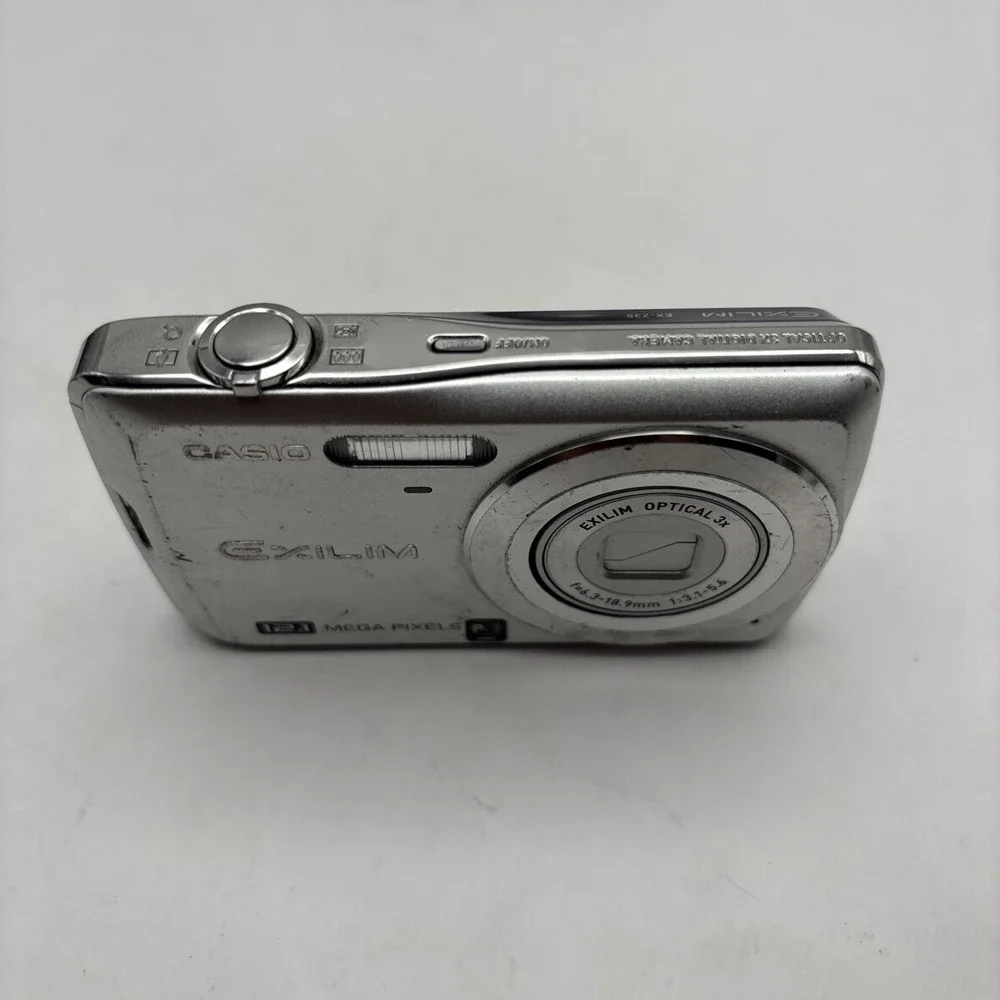 Casio EXILIM ZOOM EX-Z35‎ 12.1MP Digital Camera - Silver 3x Optical 2.6